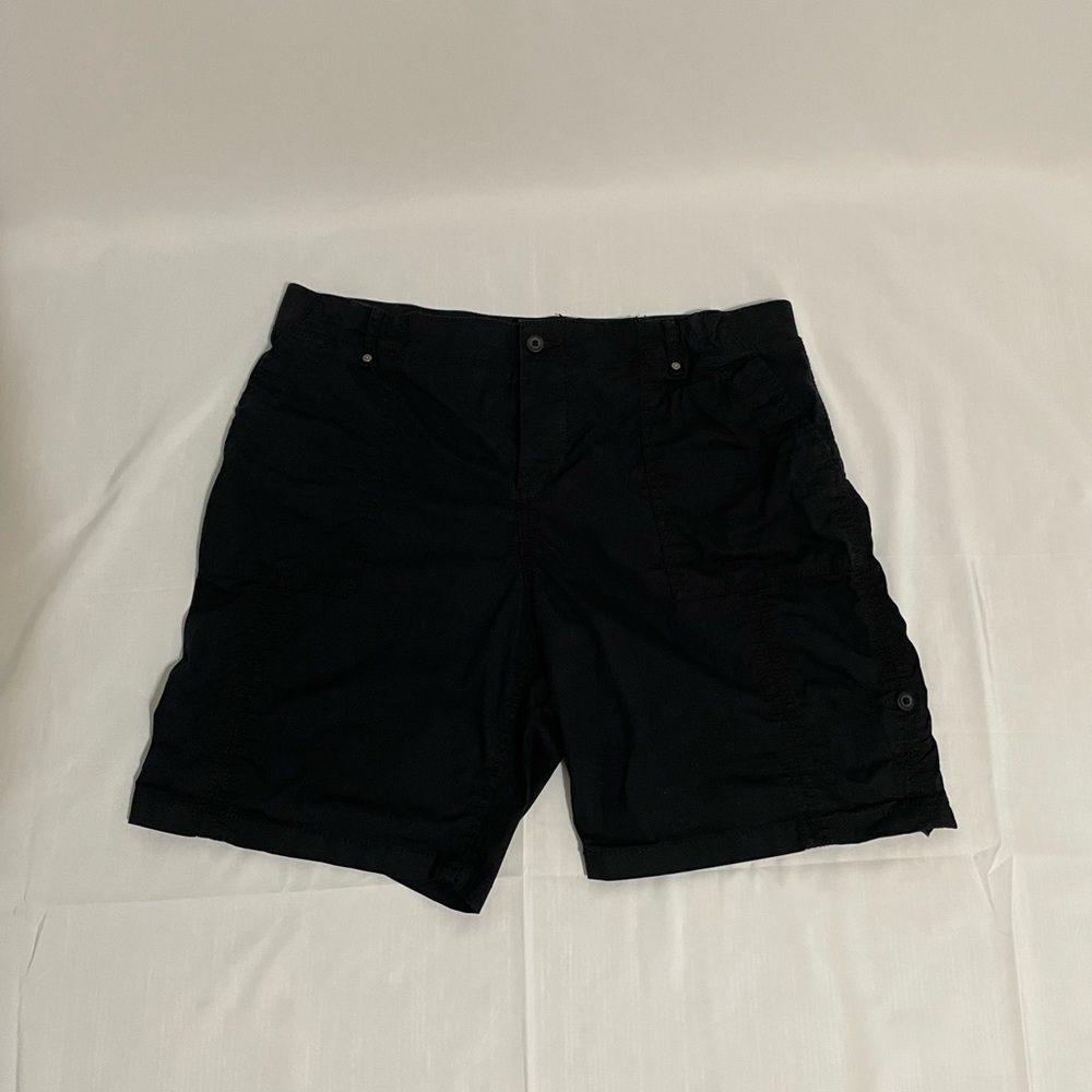 Woman’s Black Cargo Shorts Easy Fit Waste Sz 16